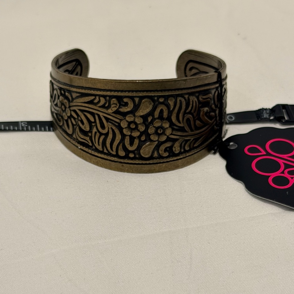 PURELY PRAIRIE - BRASS FLORAL PATTERN CUFF BRACELET - PAPARAZZI